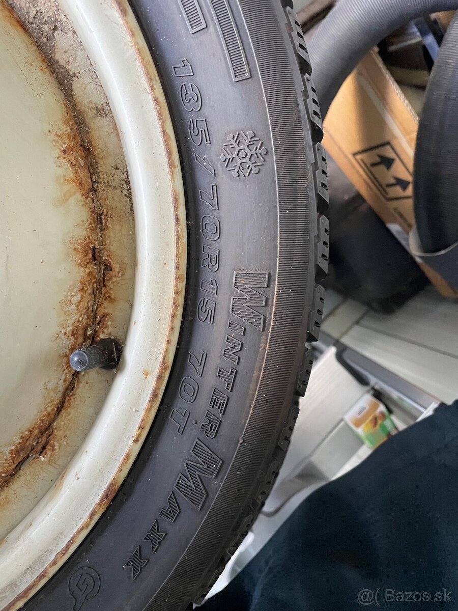 Pneu 135/70 R15 - 4