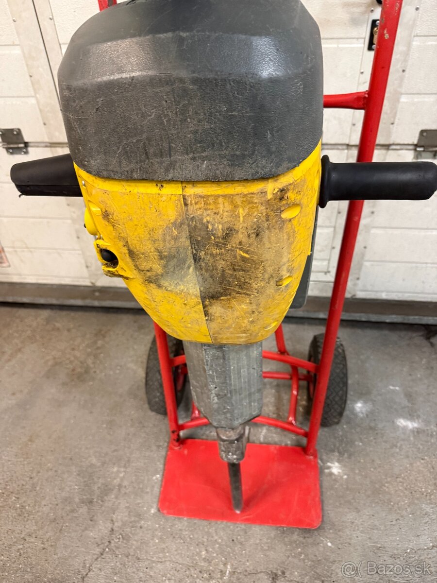 2. Benzínové búracie kladivo Wacker Neuson BH55 - 4