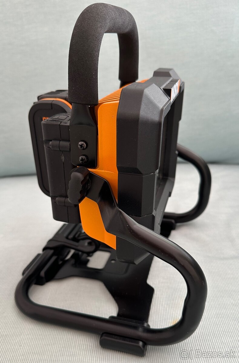 Aku pracovné svetlo WORX 20V WX026.9 s AKU a NABÍJAČKOU - 4