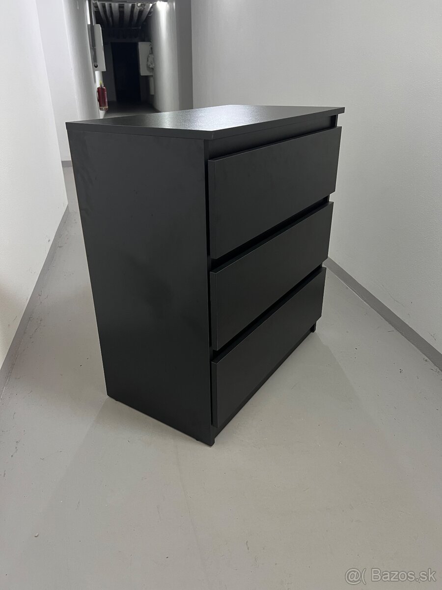 Čierna komoda - 4