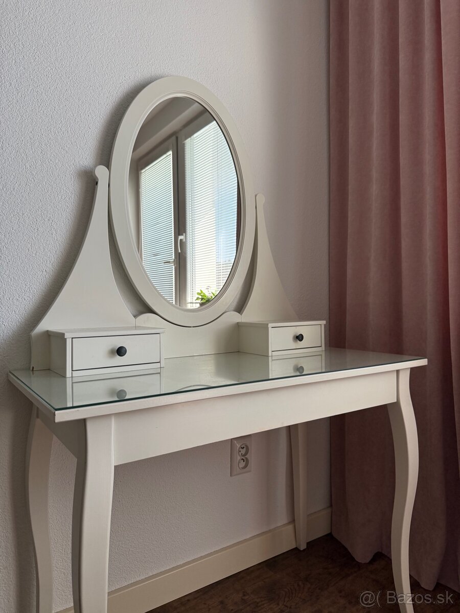 Kozmetický toaletný stolík - 4