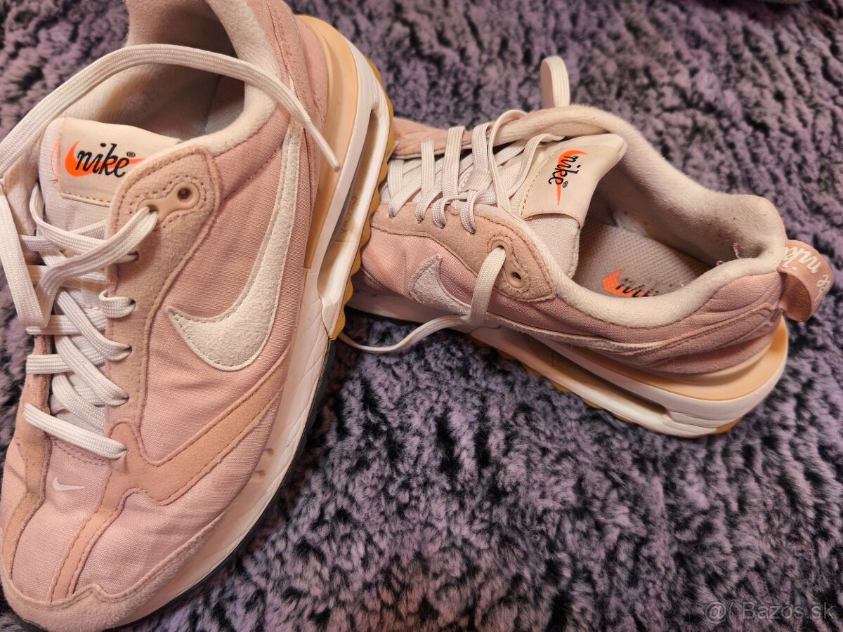 Nike, Adidas, Reebok - 4