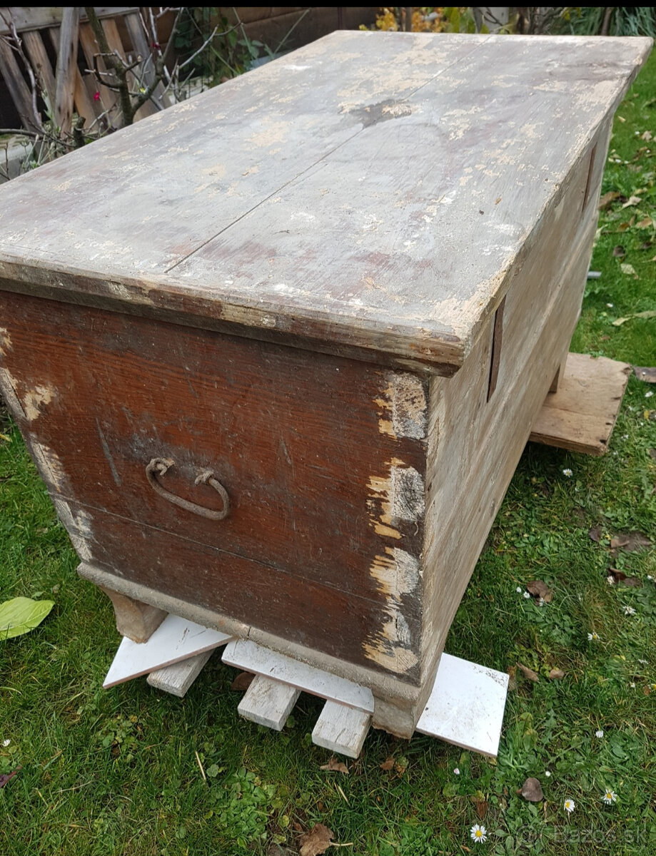 stará drevená truhlica starožitnosť - 4