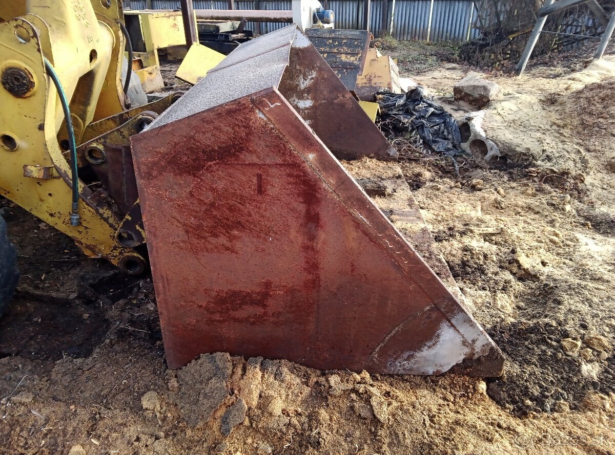 Predám/rozpredám nakladač UNK 320 - 4