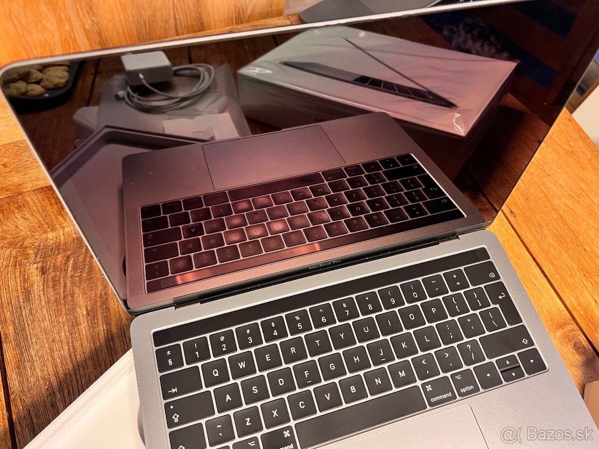 MacBook Pro 13" Retina, Touch Bar, Space Gray - 4