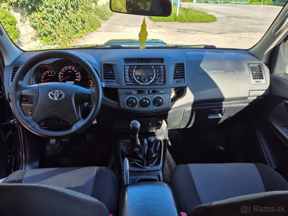 Toyota hilux 2015