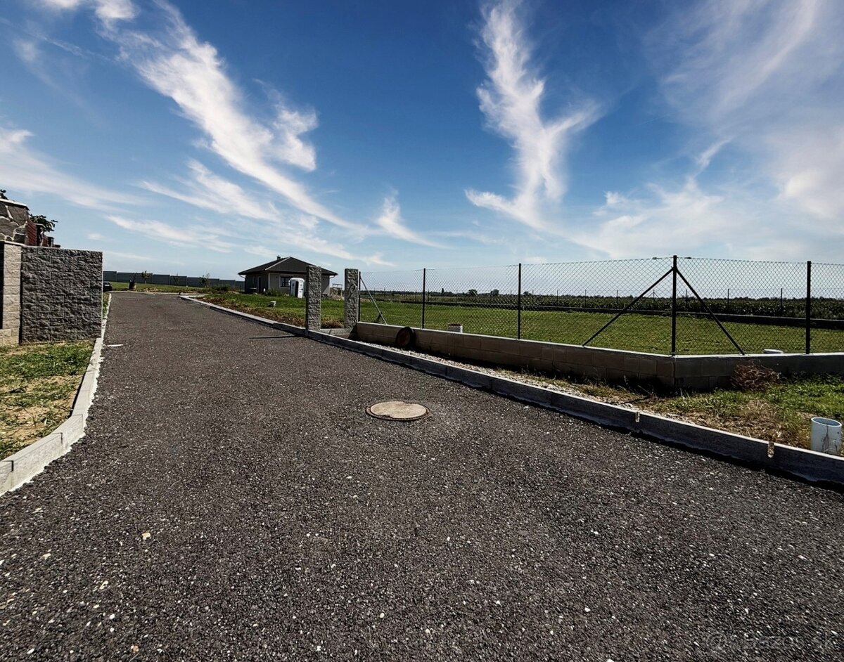 Slnečný stavebný pozemok o výmere 633 m2, Blatné - 4