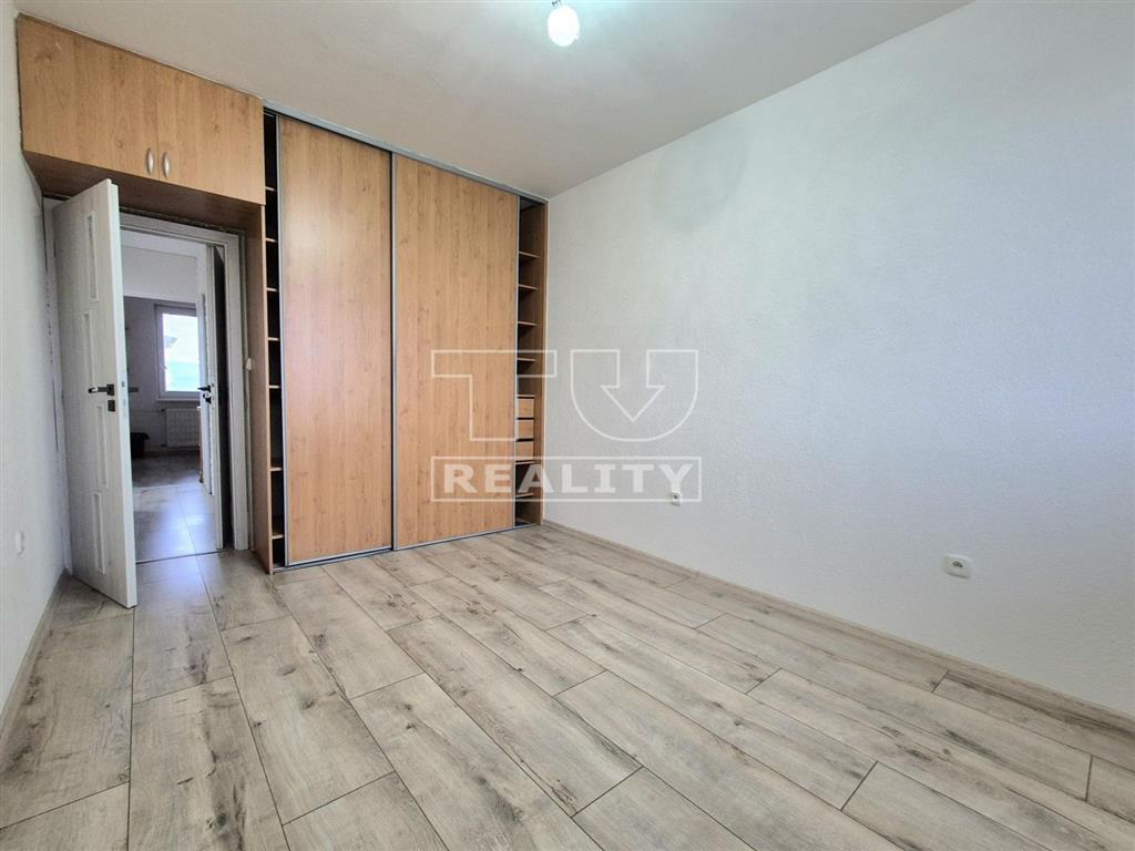 Na predaj priestranný 4-izbový byt – Prievidza, sídlisko... - 4