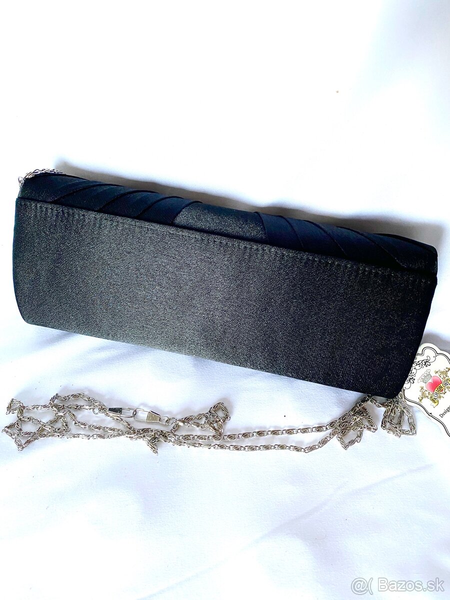 Koktejlova s brošňou - 4