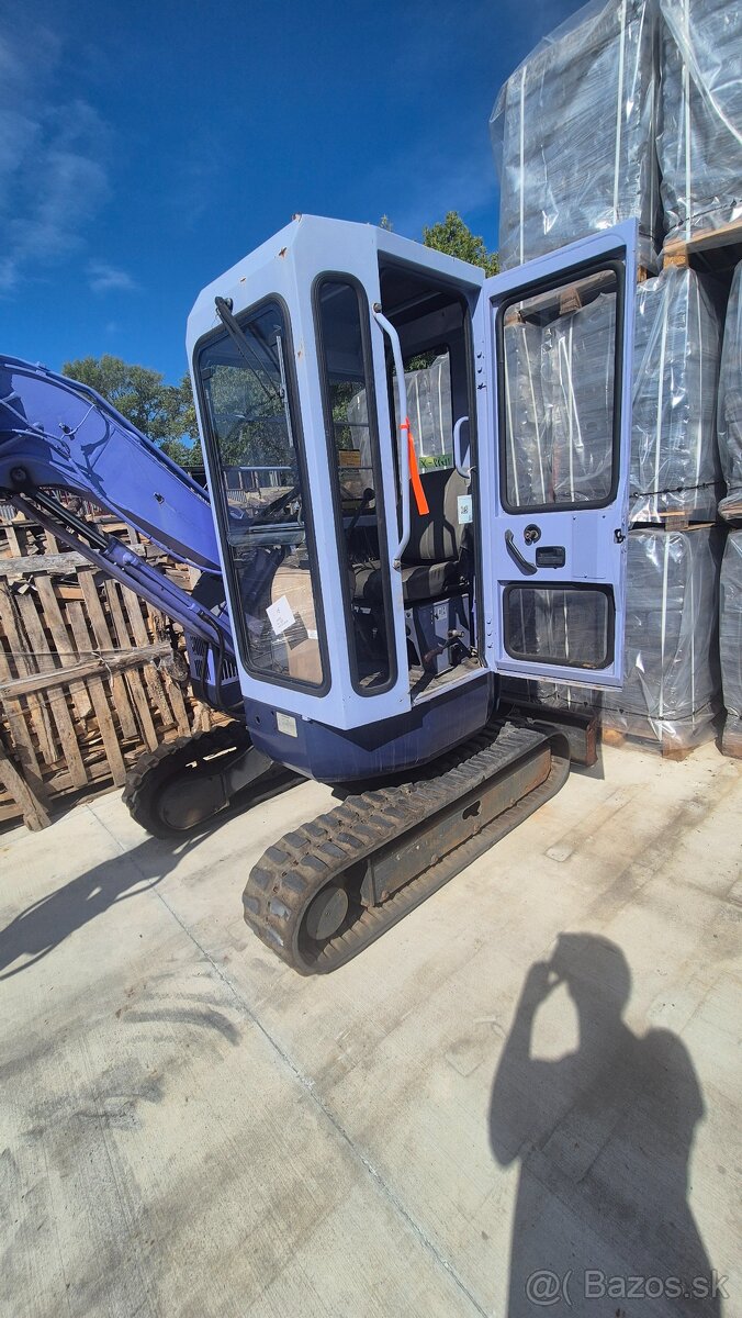 Na predaj Hitachi EX30UR-2 kompaktný pásový minibager na gum - 4