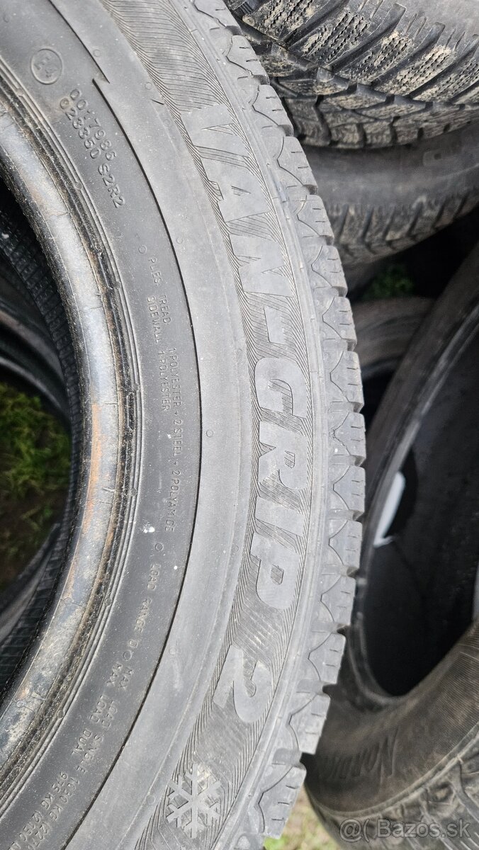 Zimne pneu 215/65 r16c semperit - 4