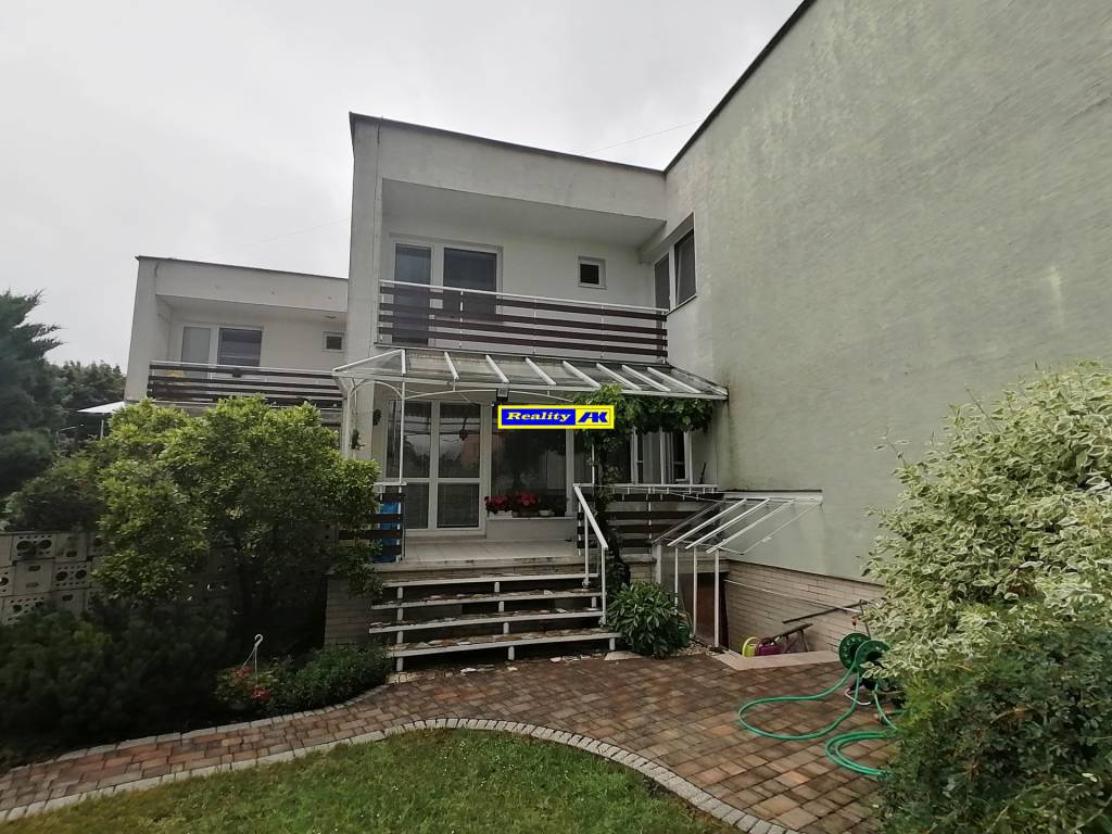 Priestranný rodinný dom v tichej lokalite Martin Priekopa - 4