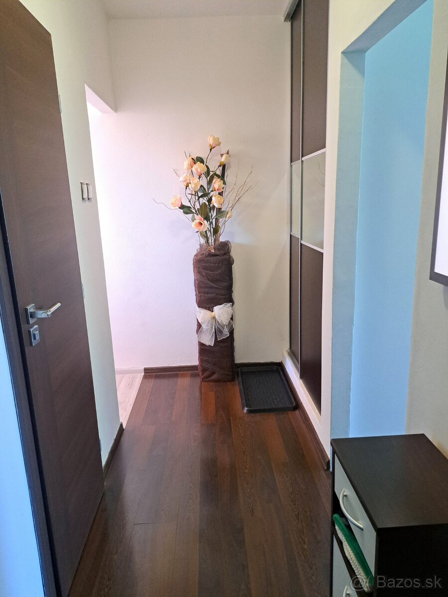 Predám 2-izbový zrekonštruovaný klimatizovaný byt - 4