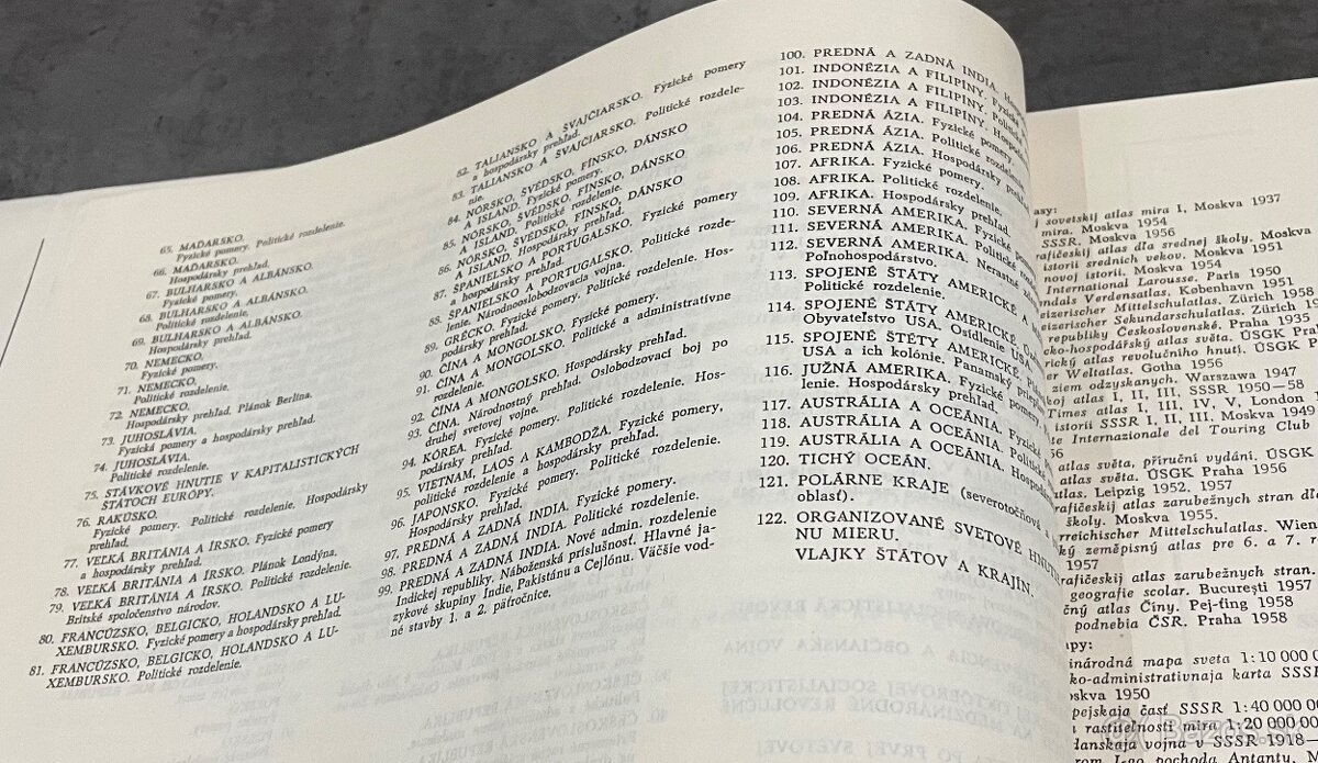 Atlasy, knihy - socializmus - 4