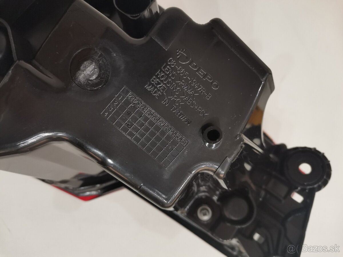 Zadné práve svetlo škoda octavia 4 - 4