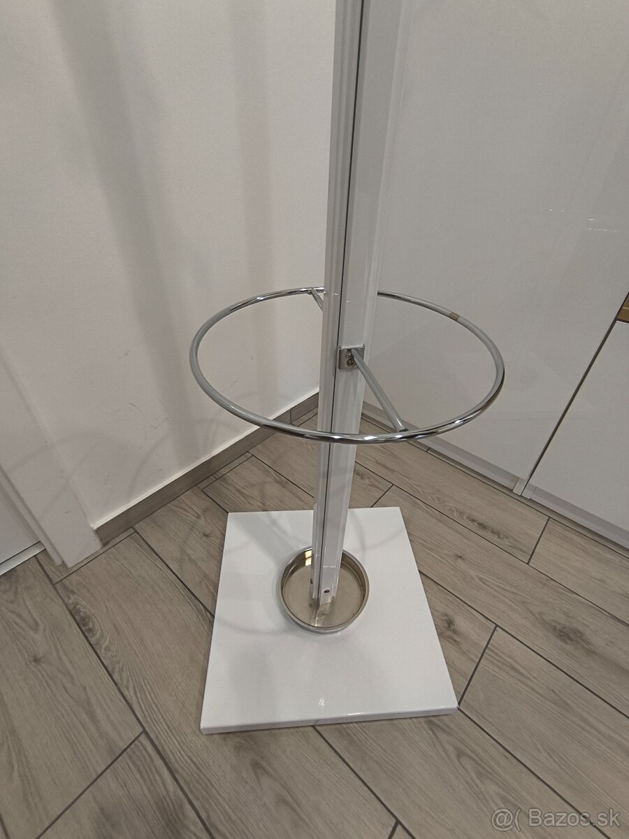 Stojanový vešiak - 4