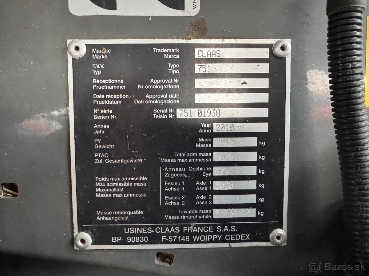 Lis na seno na guľaté okrúhle baliky - 4