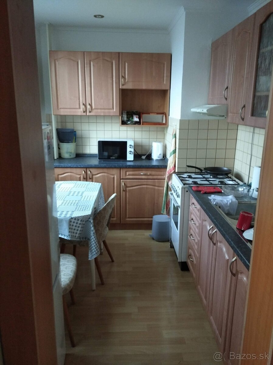 Prenájom 2 izb. bytu - 4