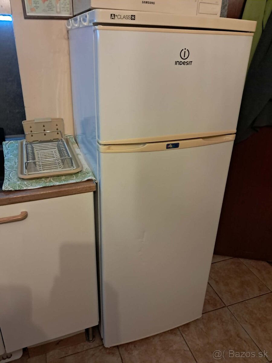 Chladnička s mrazničkou 208 Litrov A+ Indesit - 4