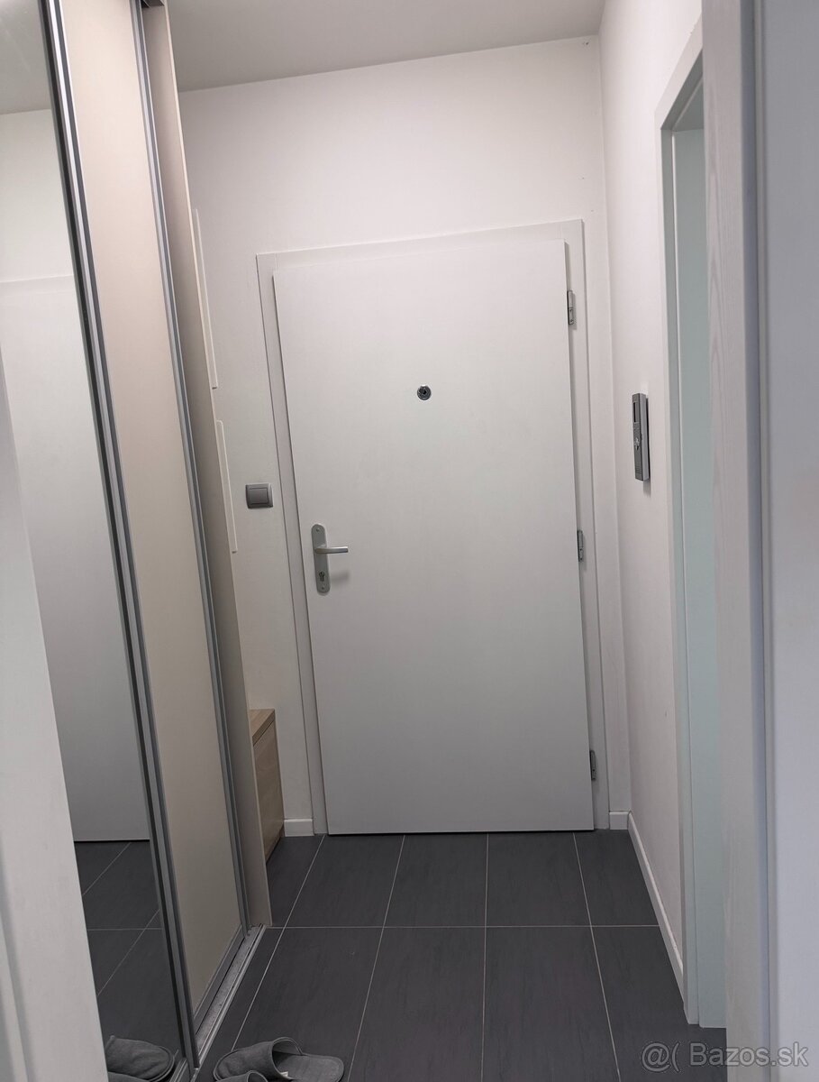 Jedinečný 1-izbový byt pod Slavínom - 4