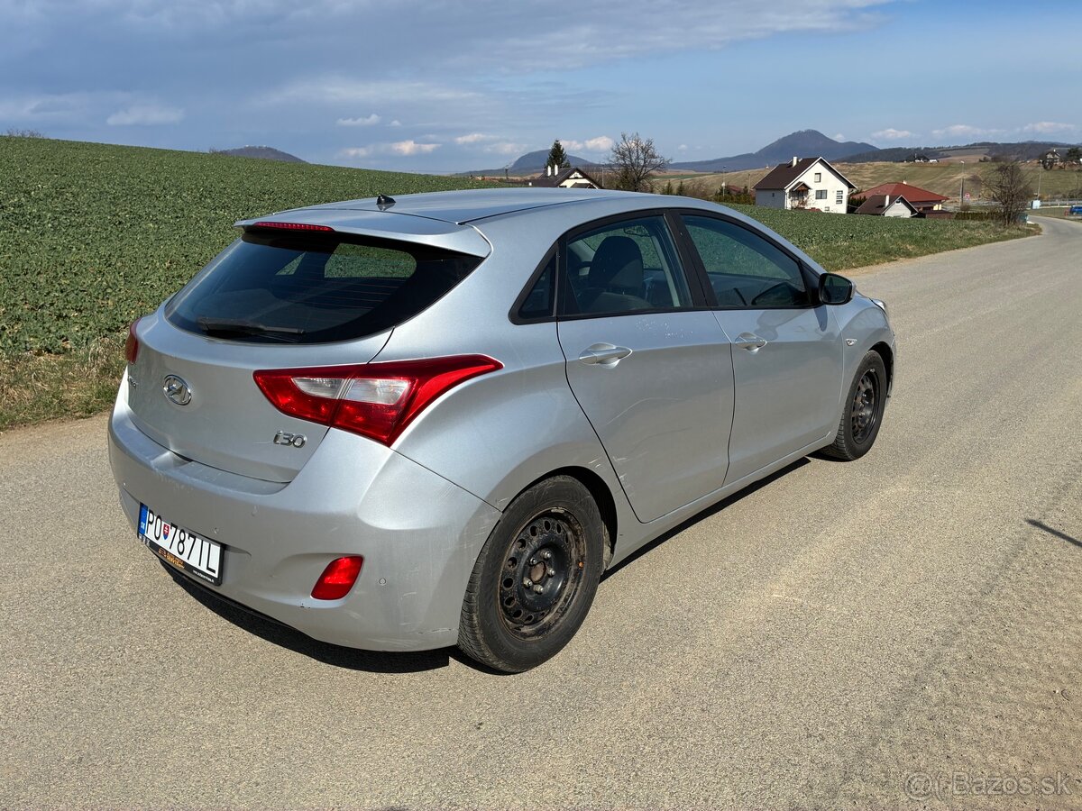 Hyundai i30 1.6crdi 81kw, STK 6.6.2026 - 4