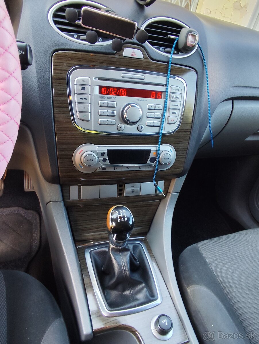 Ford Focus Hatchback - 4