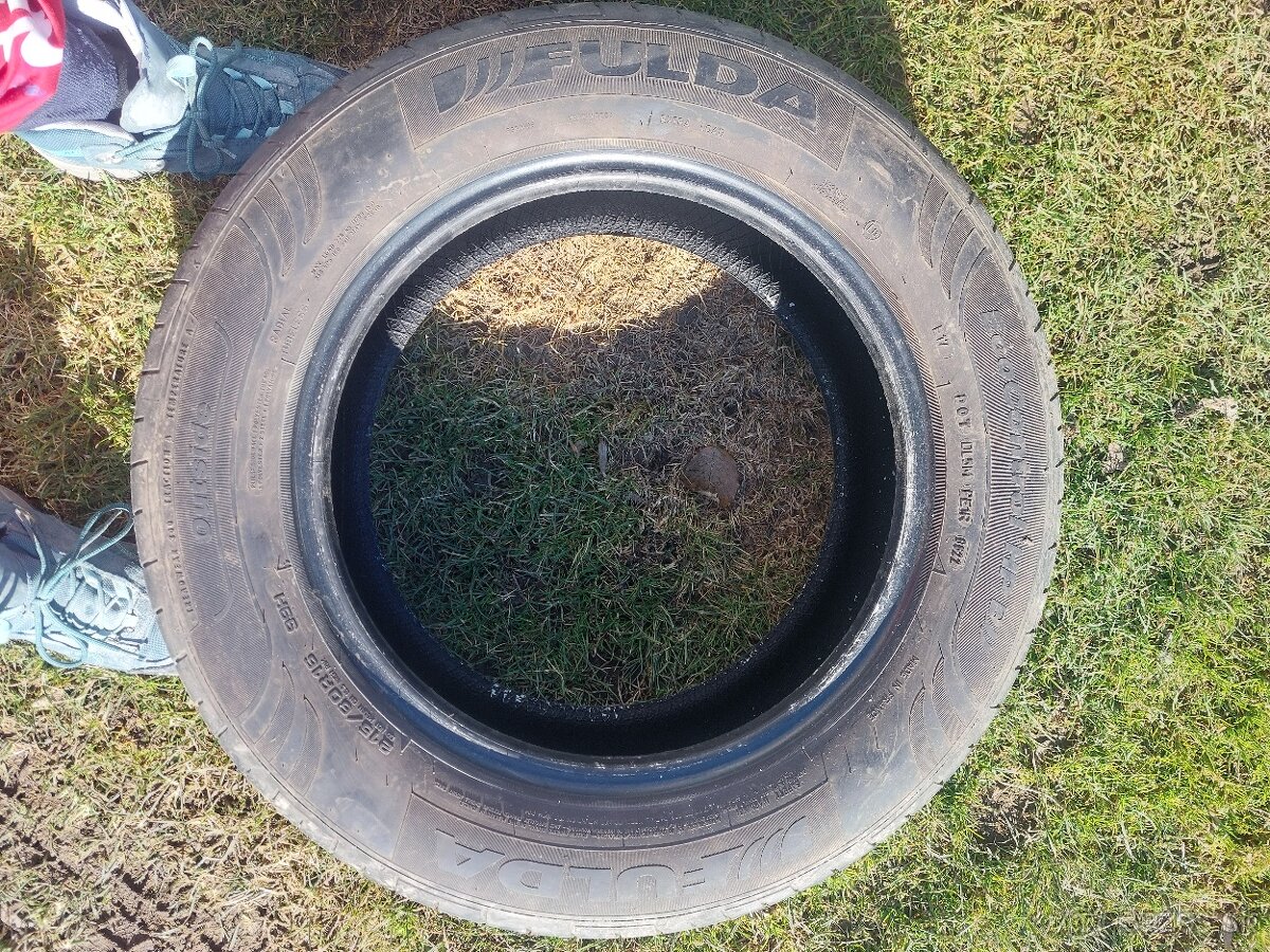 Predám pneut. 215/60 R16 99H - 4