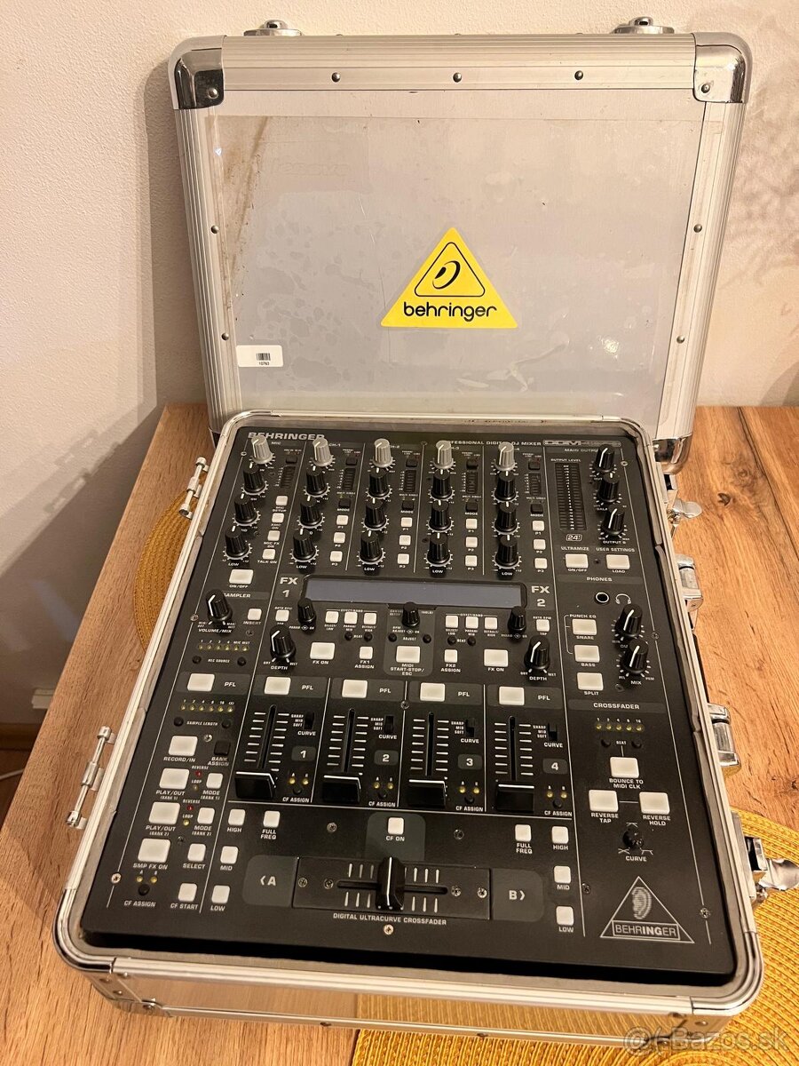 Behringer Digital DJ MIXER DDM4000 - 4