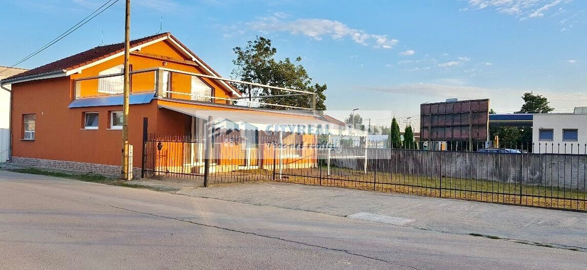 Znížená cena Ponúkame Vám na predaj polyfunkčnú budovu v Ko - 4