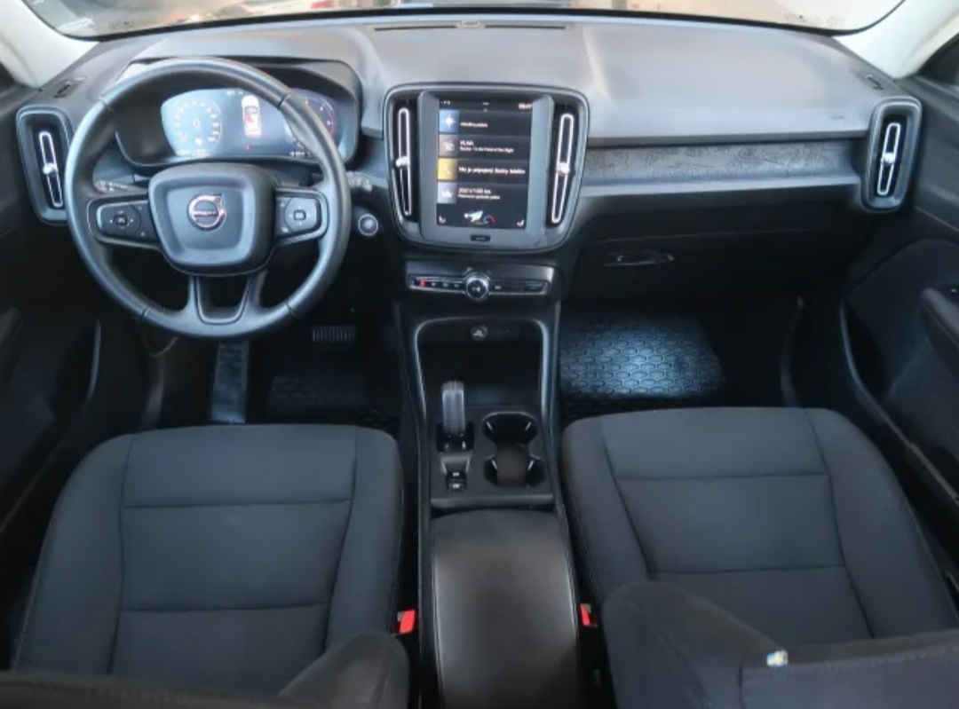 Volvo XC40 r.2019 automat, diesel - 4