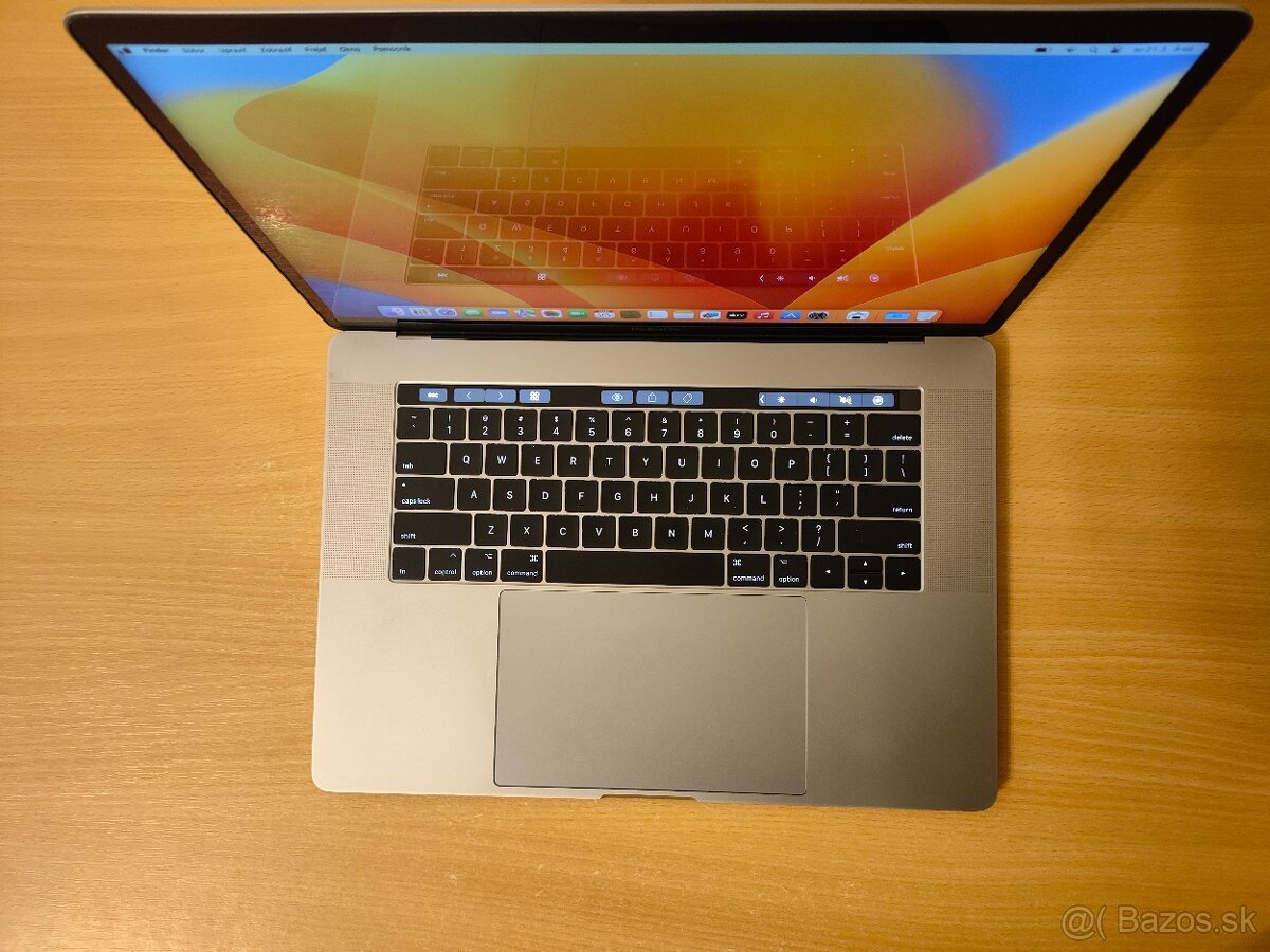 MacBook Pro 15 2017 | i7 • 16GB • 256GB SSD - 4