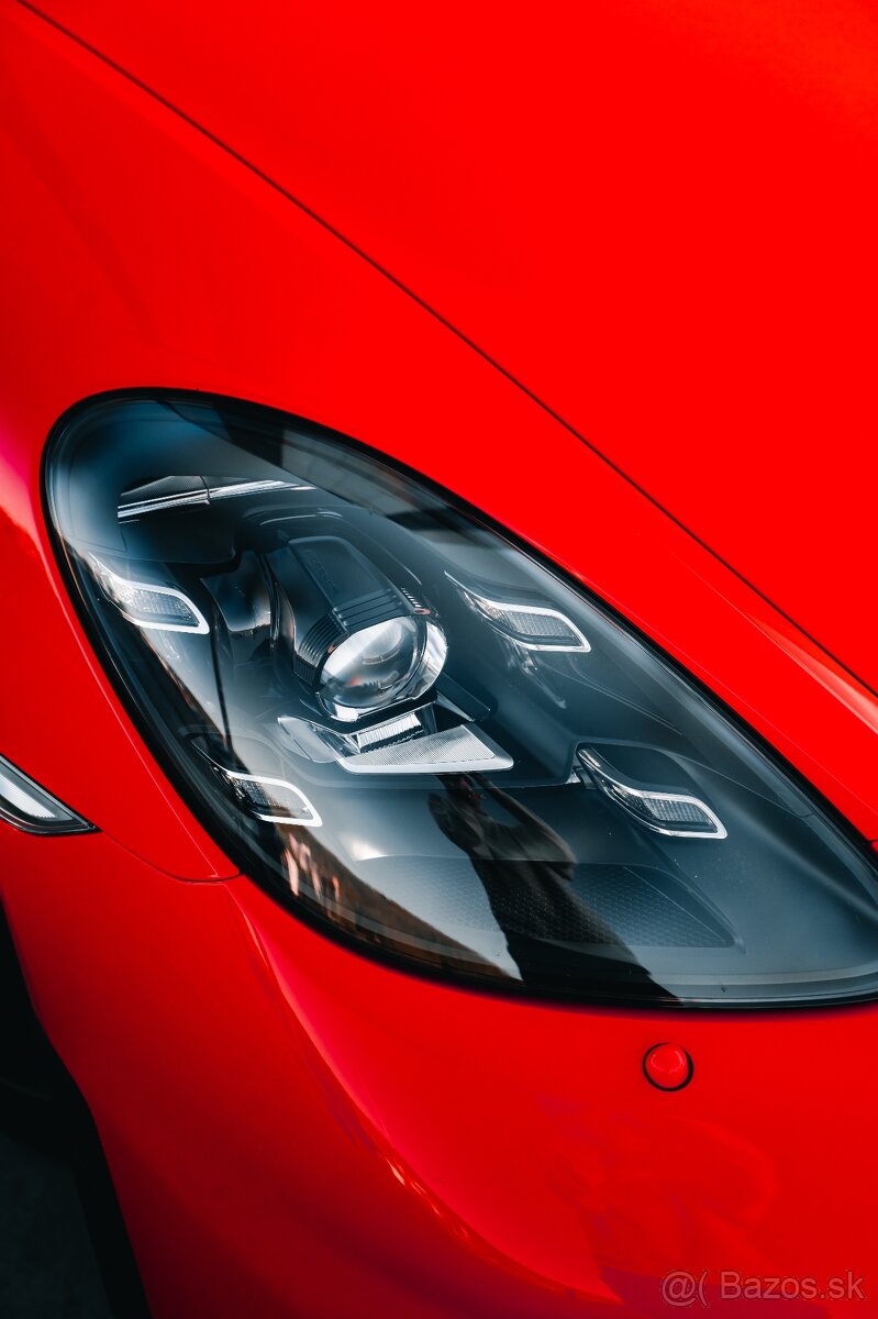 Porsche 718 Cayman GT4 - 4