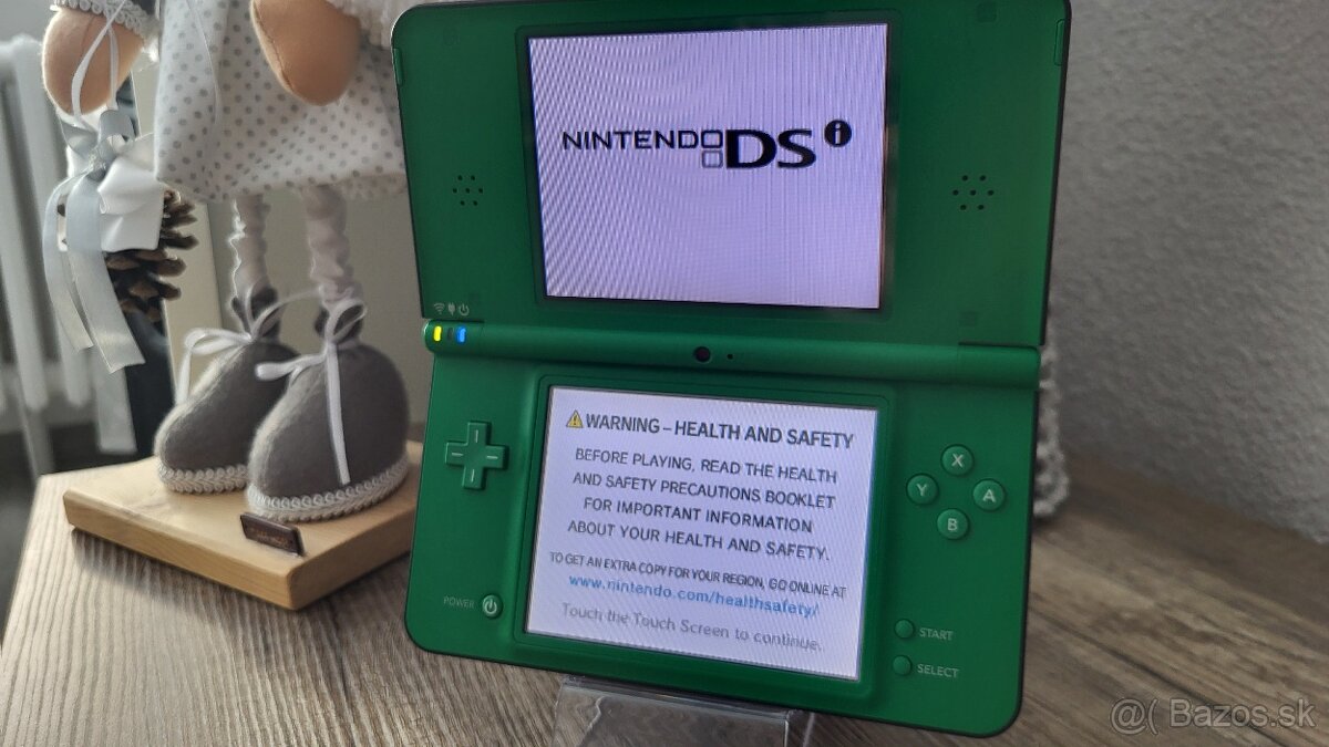 Nintendo DSi XL - 4