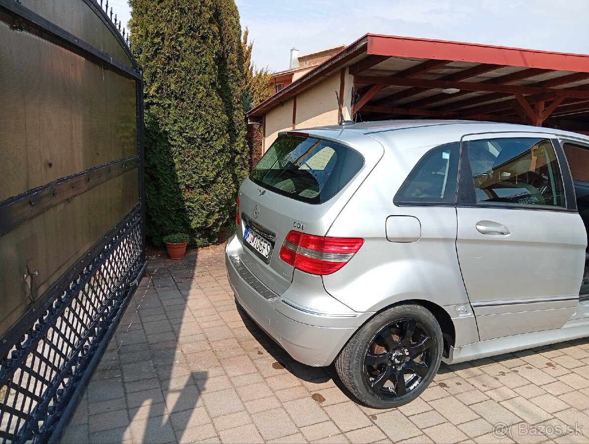 Mercedes Benz B - 4