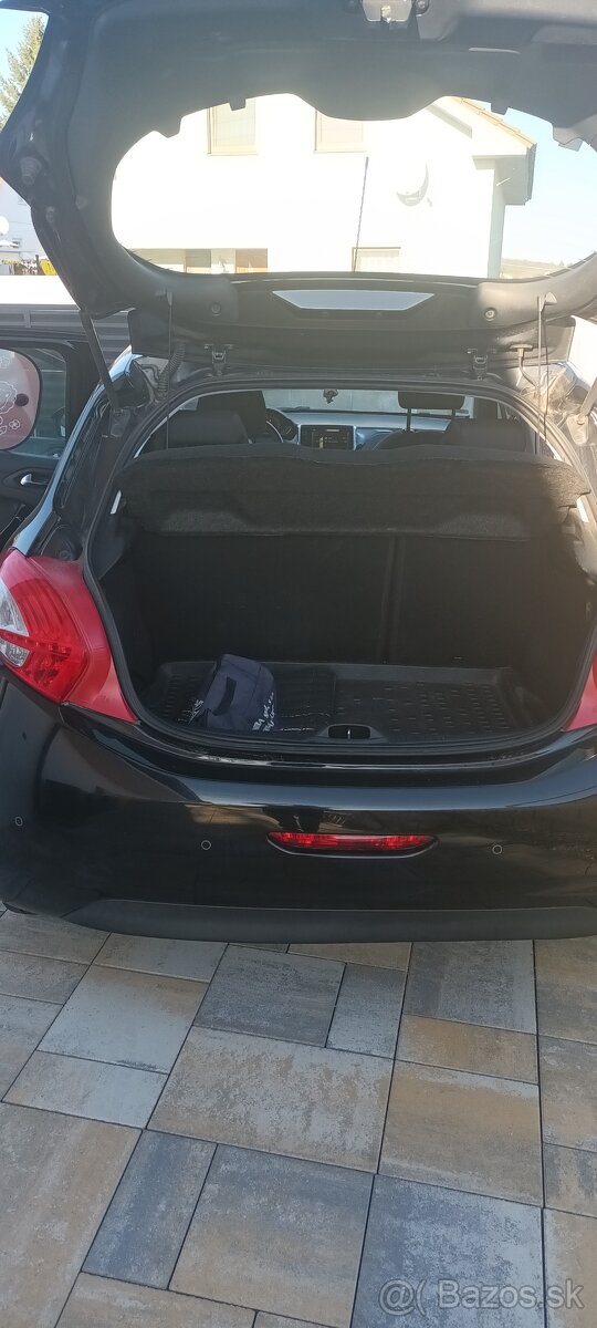 Peugeot 208 - 4