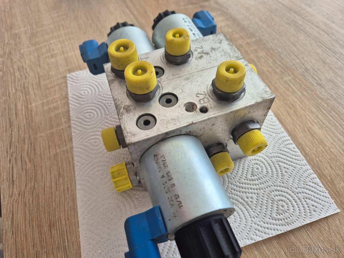 Hydraulický rozvádzač-ventilový blok.Claas. - 4