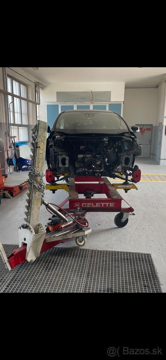 Autolakovňa-Servis-Pneuservis-Montáž ťažných zariadení - 4