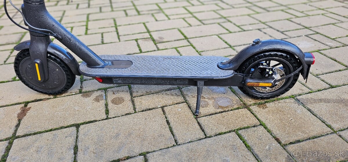 Xiaomi Mi Electric Scooter Essential – TOP STAV – nové pneu - 4