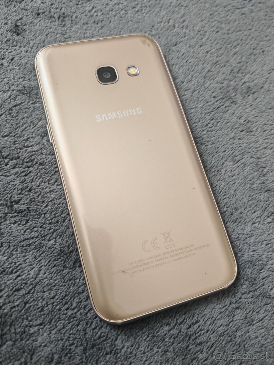 Samsung Galaxy A3 2017 gold - 4