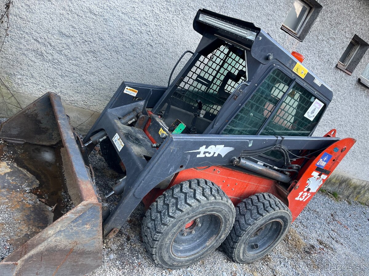 Šmykový nakladač Thomas - 4