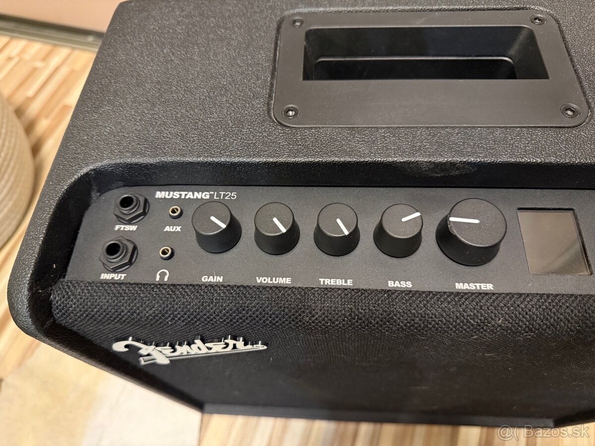 Fender Mustang LT25 - 4