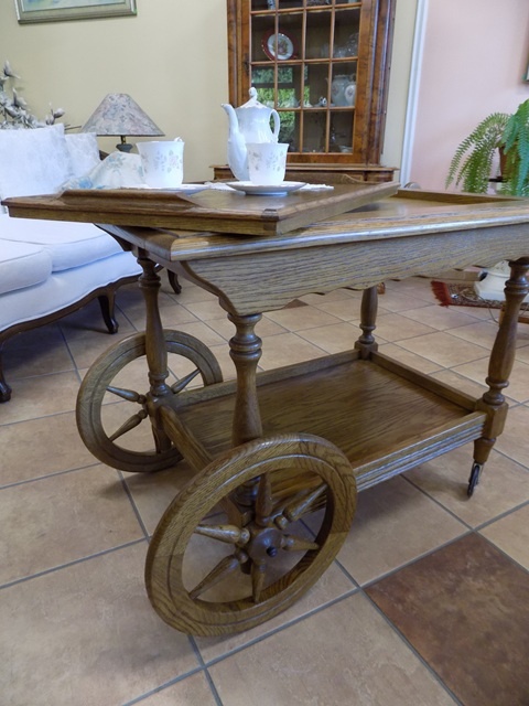 Servírovací stolík s táckou - 4