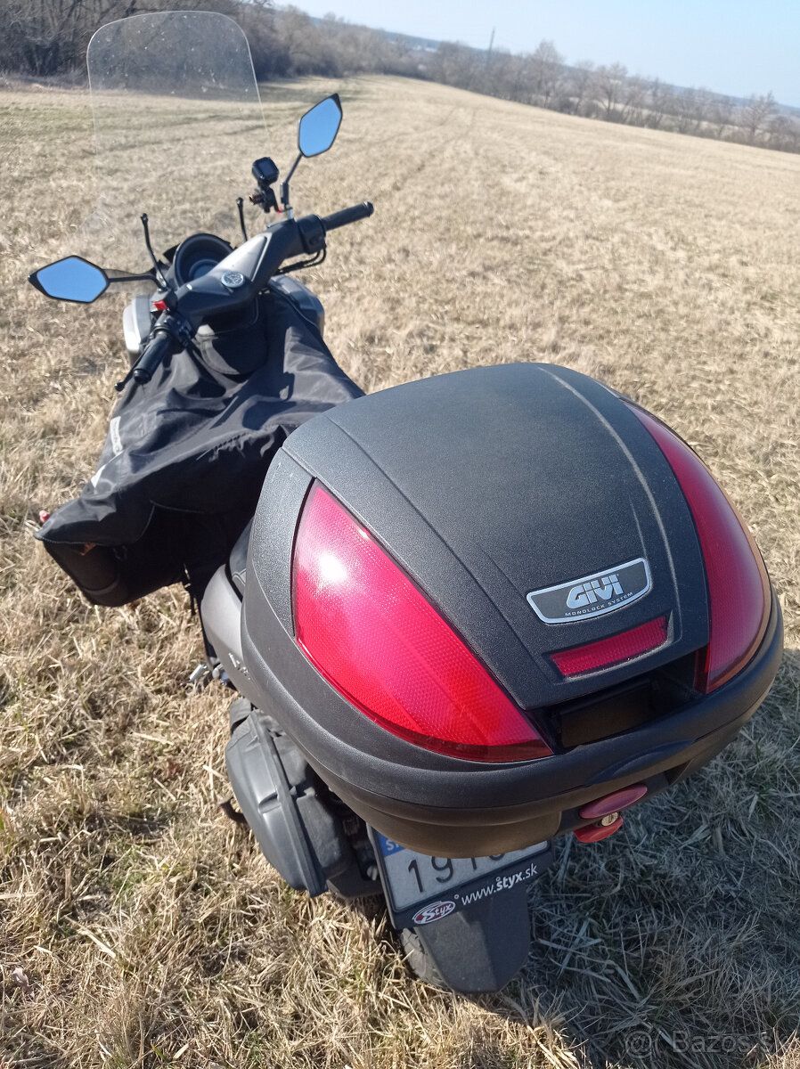 Yamaha NMAX 155 - 4