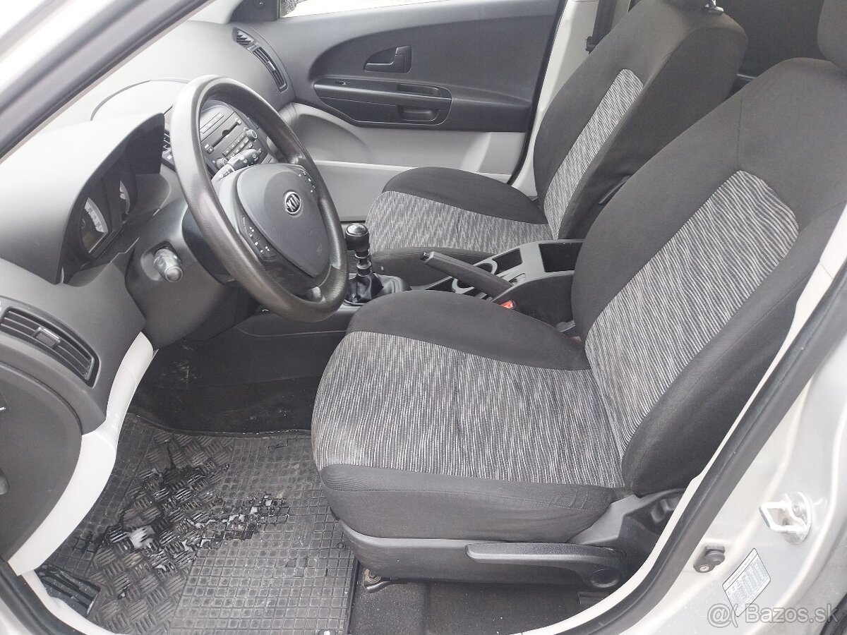 Predám KIA Ceed 1.4 16V CVVT, 77 kW Nová STK EK - 4