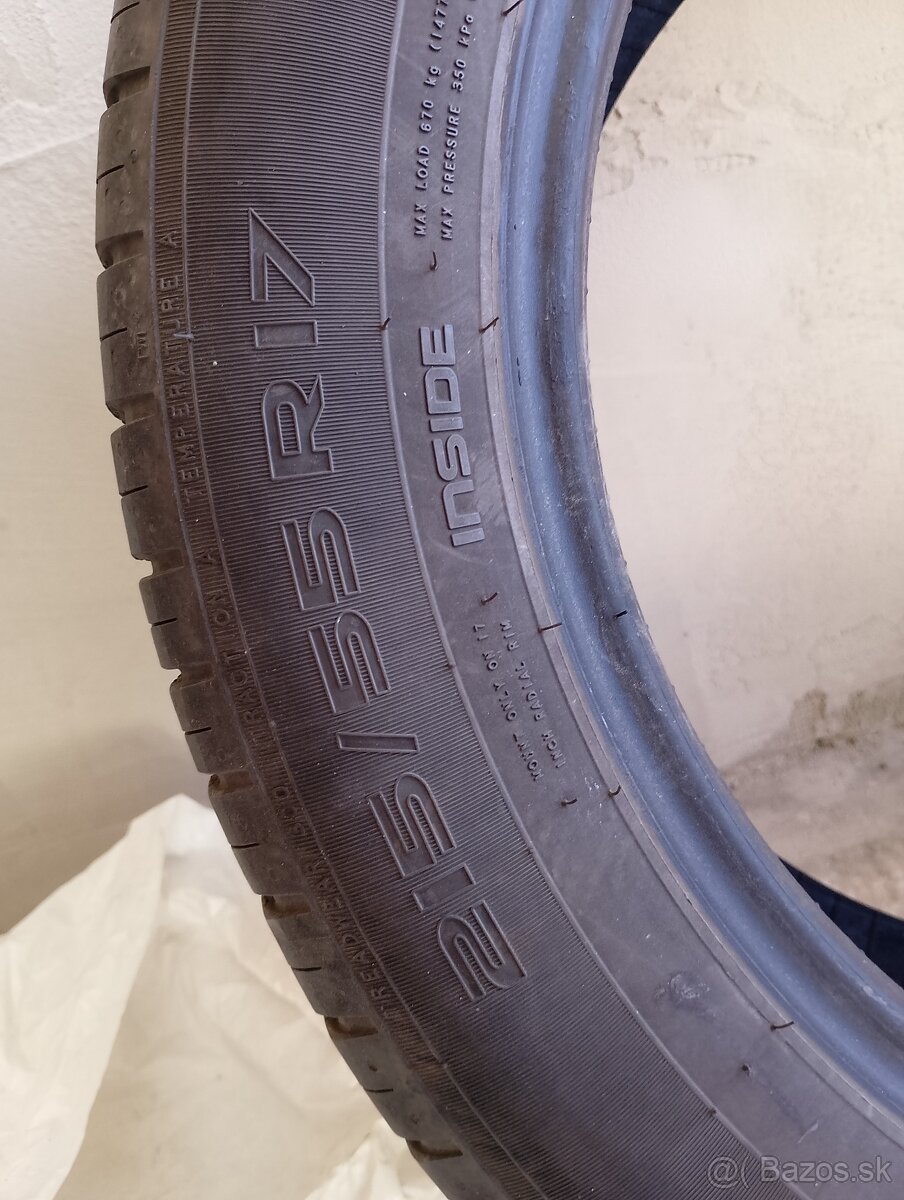 Nokian Tyres 215/55/R17 - 4