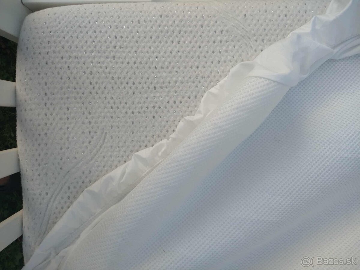 Biela drevená postieľka + nepremokavá plachta - 4