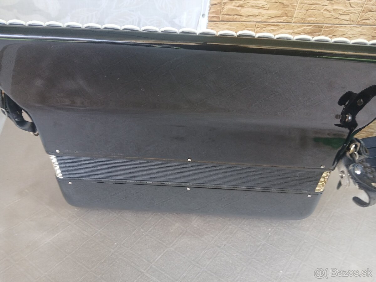 Predám krásny profi.akordeón DELÍCIA CHORAL IV - 4