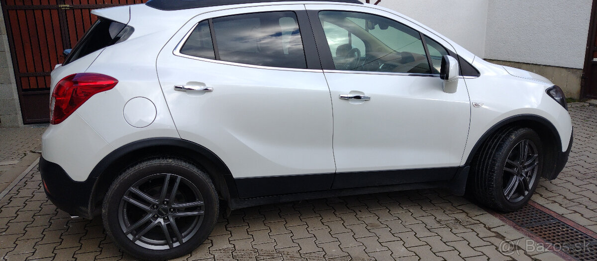 Predám Opel Mokka 4x4,2014 benzín ,103 kW,biela metalíza. - 4