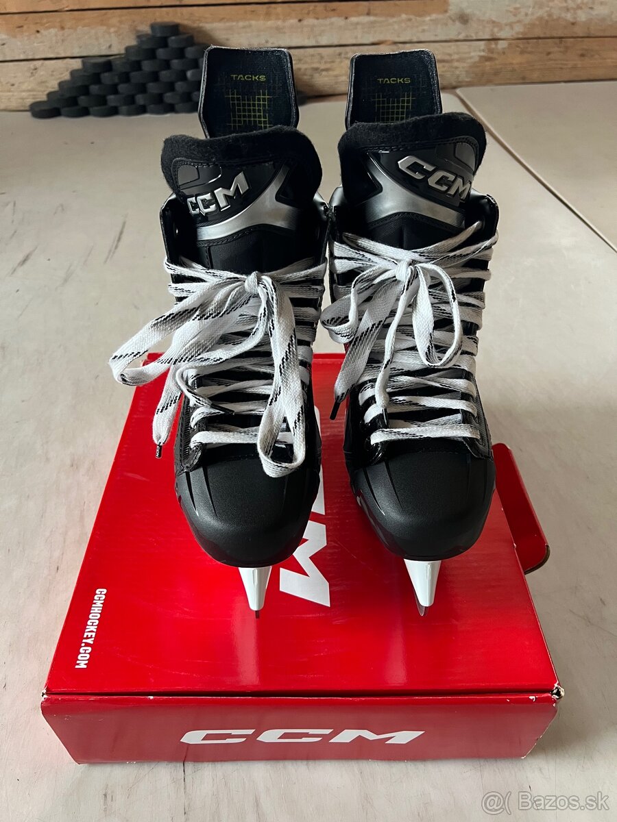 Predám korčule CCM Tacks XF80 SR - 4