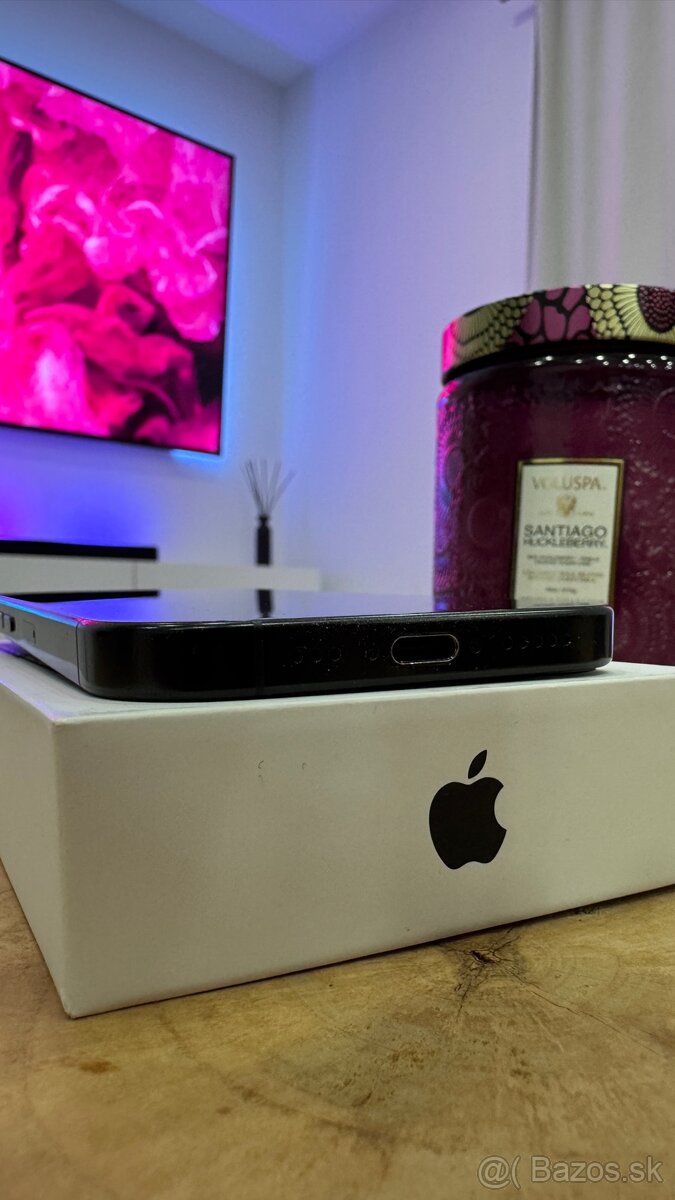 Apple iPhone 16 Pro - 4